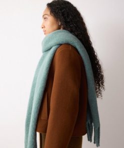 Hannahclow.shop18037a2c74 1