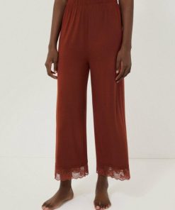 Hannahclow.shop2b1d5e3f83 1