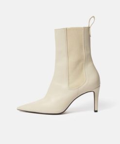 Hannahclow.shop4e113fec10 1