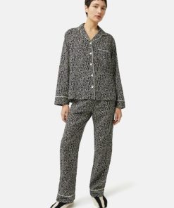 Hannahclow.shop95640cee07 1